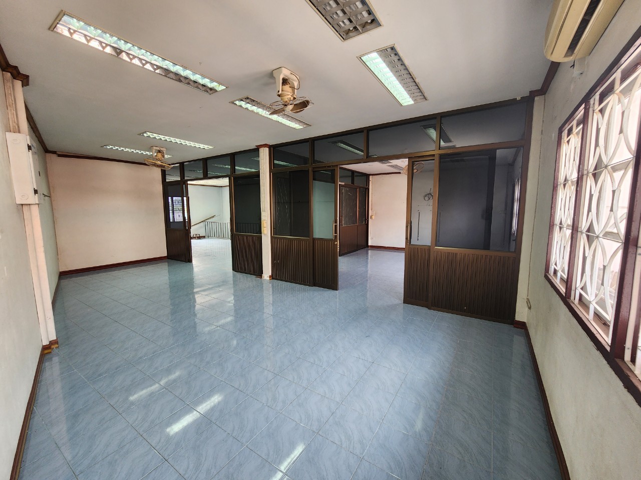RealEstate905-15 